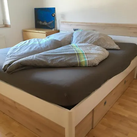 Daire Kirstin Pfeifhofer *